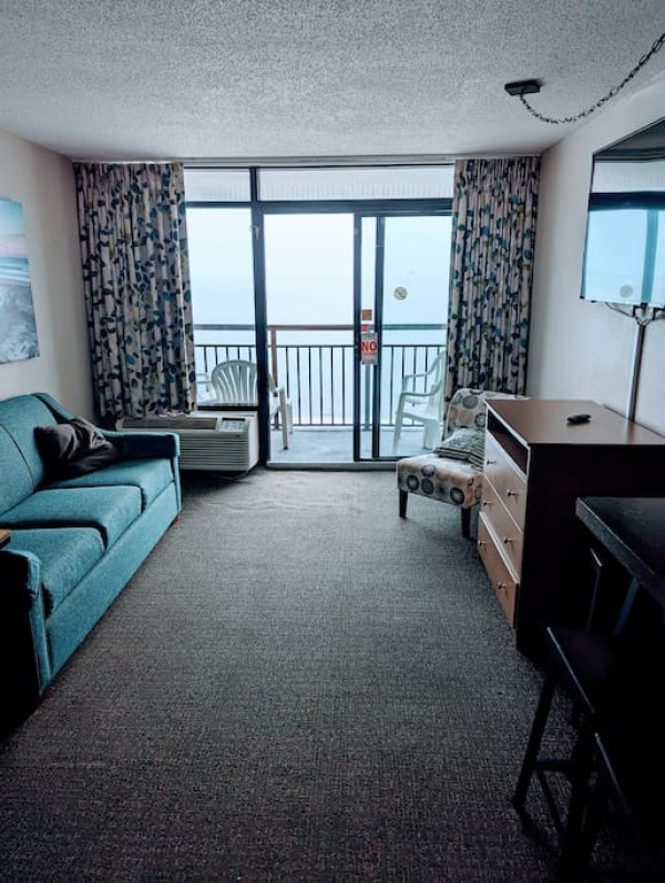 Oceanfront Condo in Central MB!